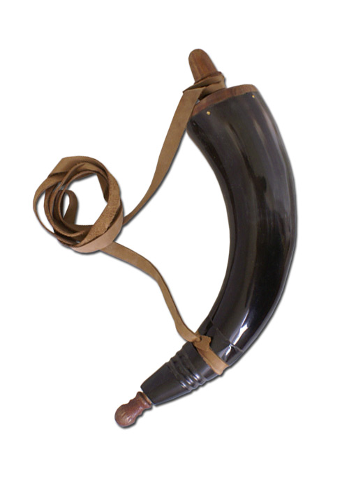 Pulverhorn mit Lederriemen Pulverhorn mit Lederriemen